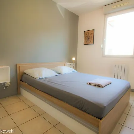 Piscine, Jardin, Parking, 5 Lit, 1500m Cite,wifi