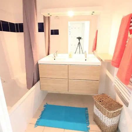 Piscine, Jardin, Parking, 5 Lit, 1500m Cite,wifi